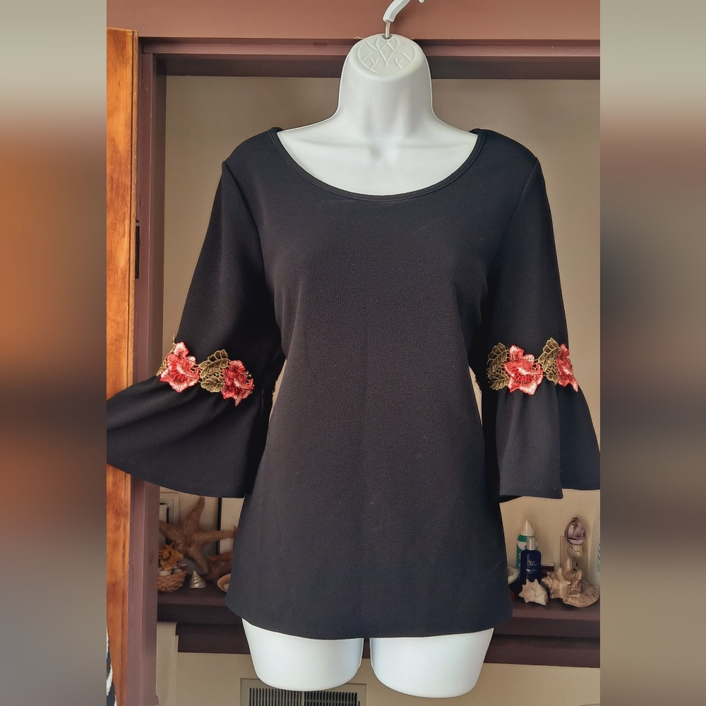 CDW Creative Design Work Black Tunic Top Floral Bell Sleeve Fall Shirt Pull Over